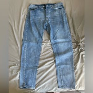 Men’s relaxed mid blue jean